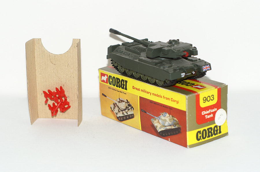 CORGI TOYS 903 BRITISH MILITARY CHIEFTAIN TANK MIB  