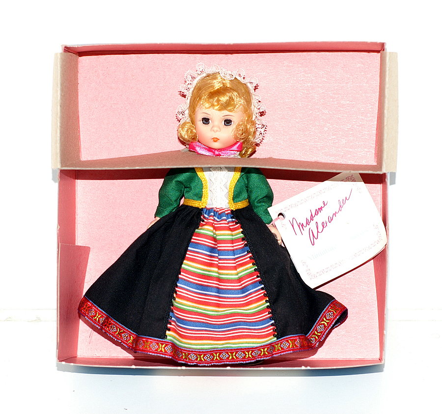 MADAME ALEXANDER 8 INCH DOLL 539 SWEDEN INTERNATIONAL COUNTRY SERIES 